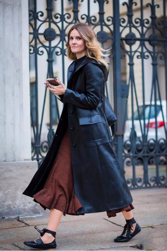 黑色大衣怎麽穿才時尚？學會這些“搭配法則”，時髦又有品位
