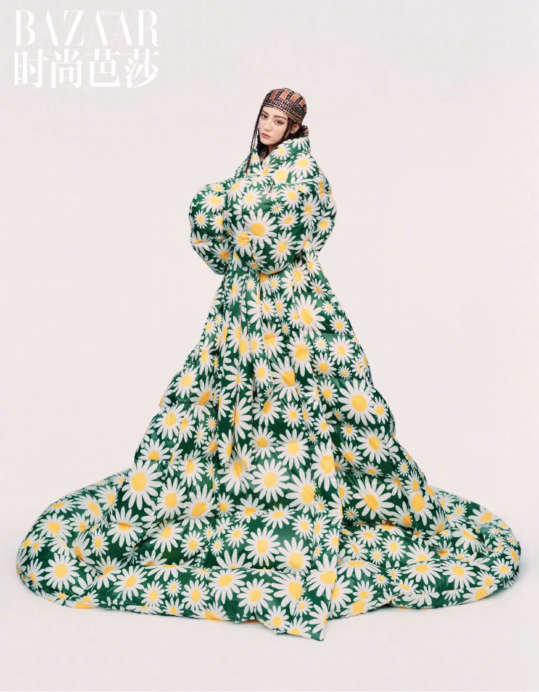迪丽热巴:花朵大片!美人不止美貌!用时尚诠释单身、快乐、买!