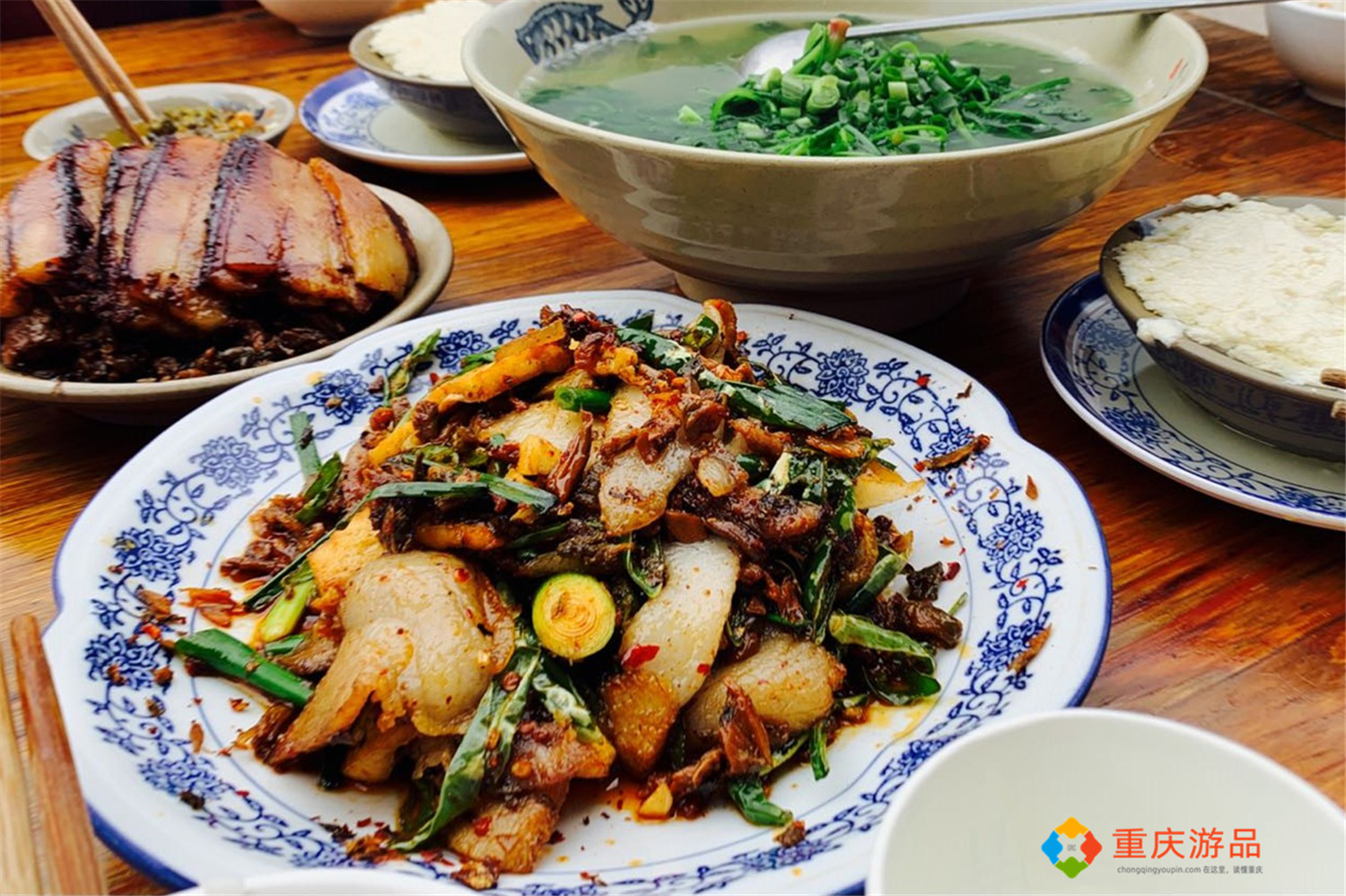 重庆本地旅游攻略：以豆花饭出名的木洞，5元巴士直达，太好玩了