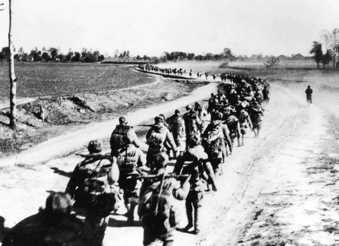 杜聿明缺弹少粮也不投降，粟裕思虑再三：给点