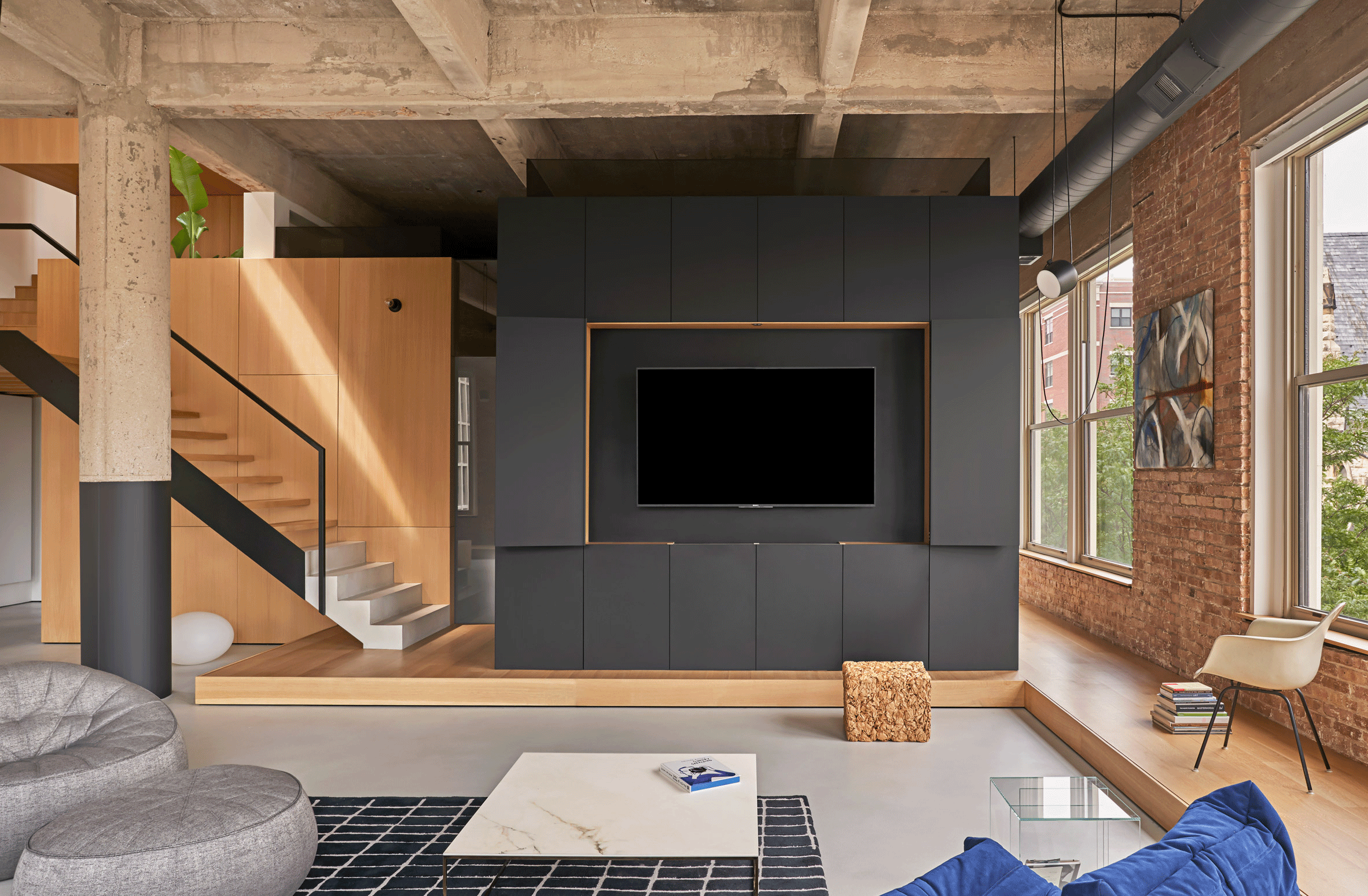 209m²工业风公寓，双层LOFT体量交错好似垂直园林