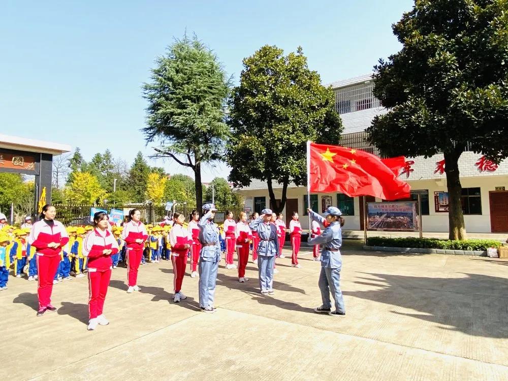「娄底理想幼儿园」九九重阳节，浓浓敬老情——走进光荣院