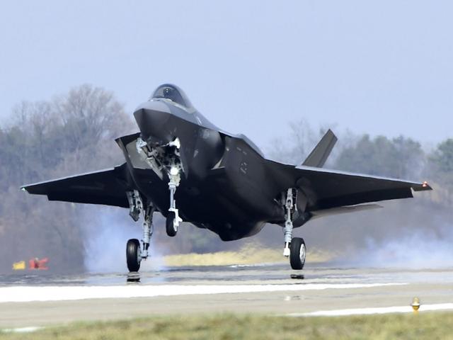 美国被卡脖子，通过稀土议案针对中国，我国态