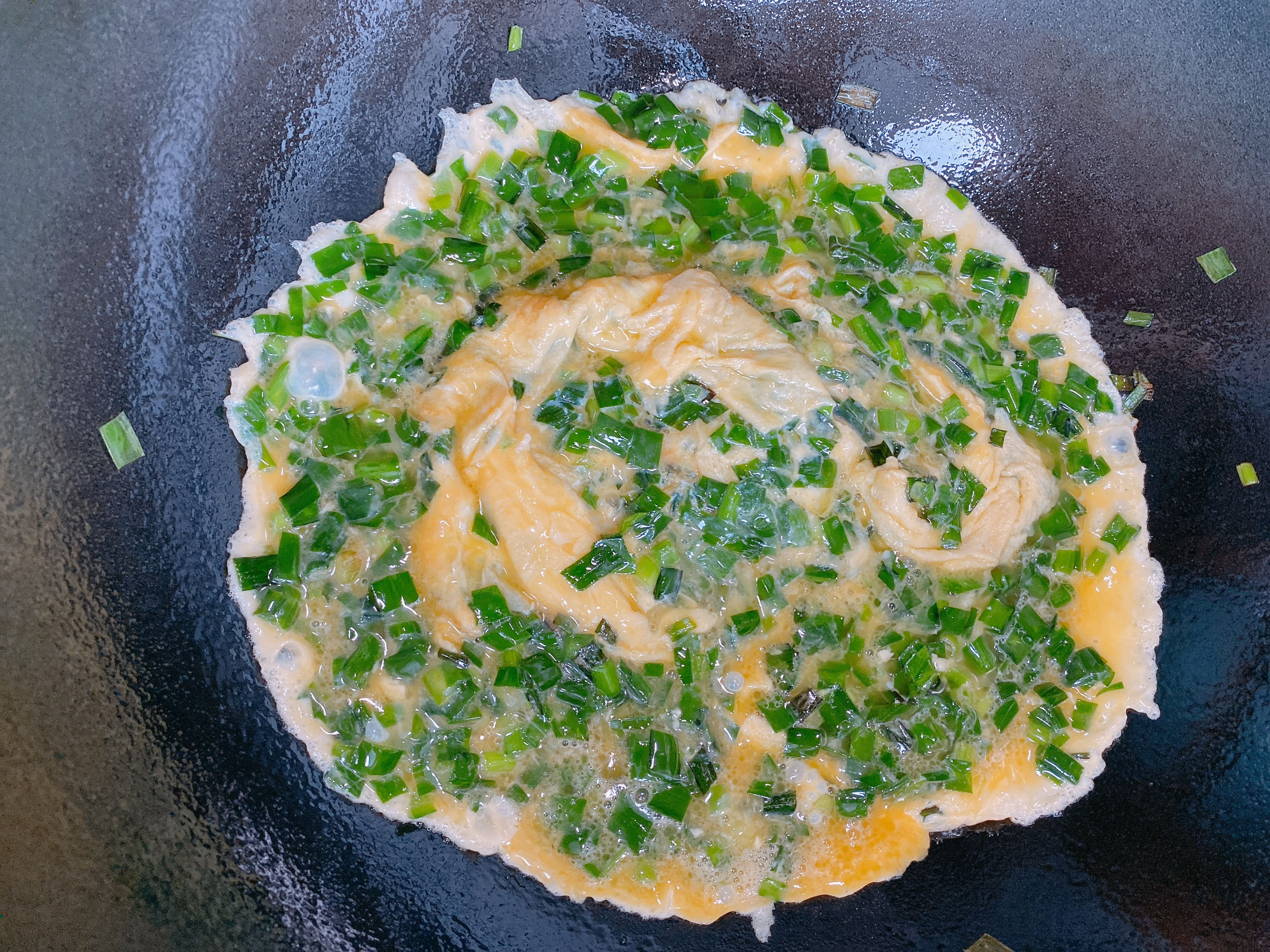 韭菜炒雞蛋，很多人第一步就錯了，教你2點，韭菜不出水雞蛋滑嫩