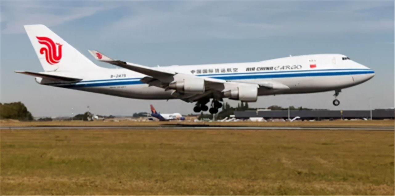 中國獨自戰群狼，為何偏偏對澳大利亞下狠手？ 前澳外交官點明真相