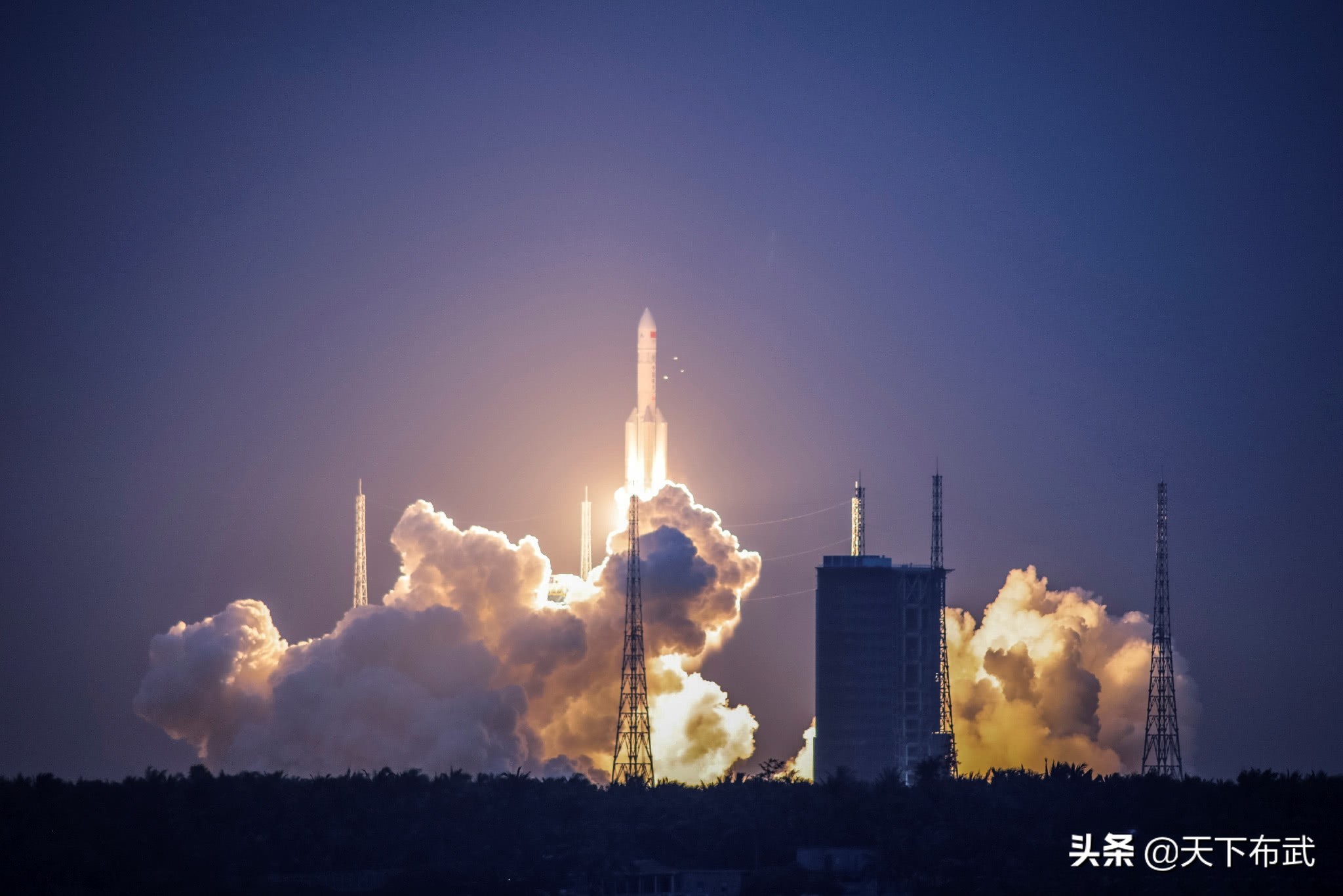 中國重型運(yùn)載火箭初嘗試：長征五號(hào)有何與眾不同？