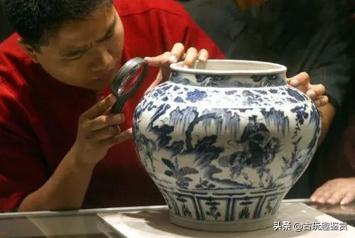 老外花10元从中国地摊买一瓷罐，当杂物罐用92年，最后拍出2.3亿