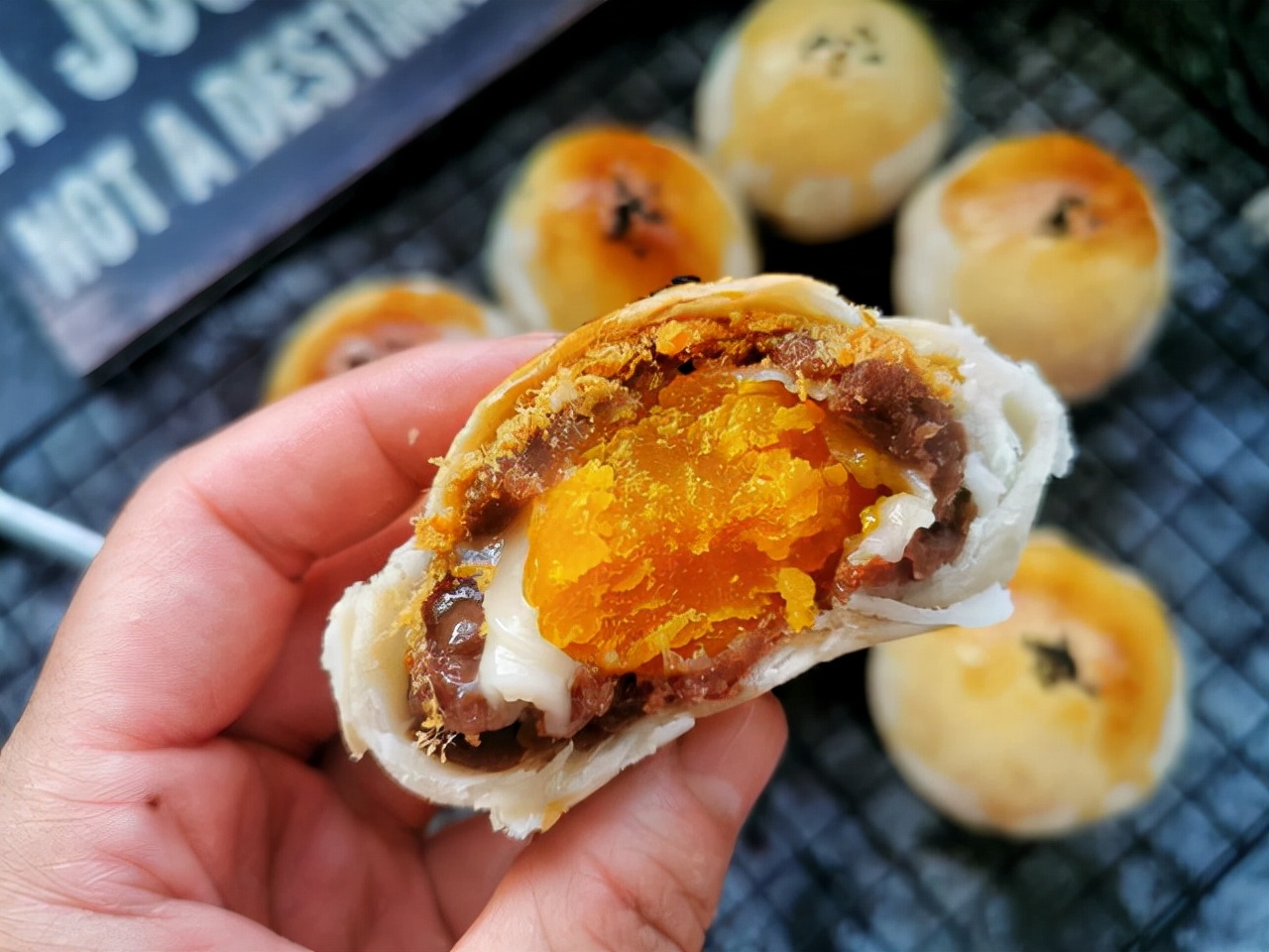 中秋将至，分享7道好吃的月饼，步骤详细容易上手，学会不用买了