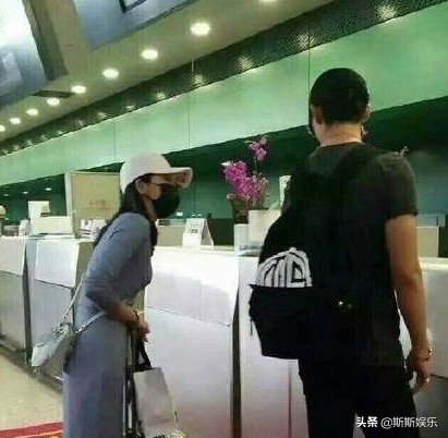 魏晨520卡点晒结婚证，对象是大学同学，相恋多