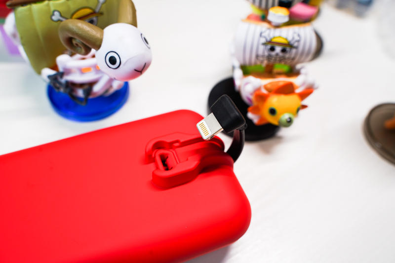 这才是iPhone充电最佳的姿态！iWALK变色龙充电宝评测