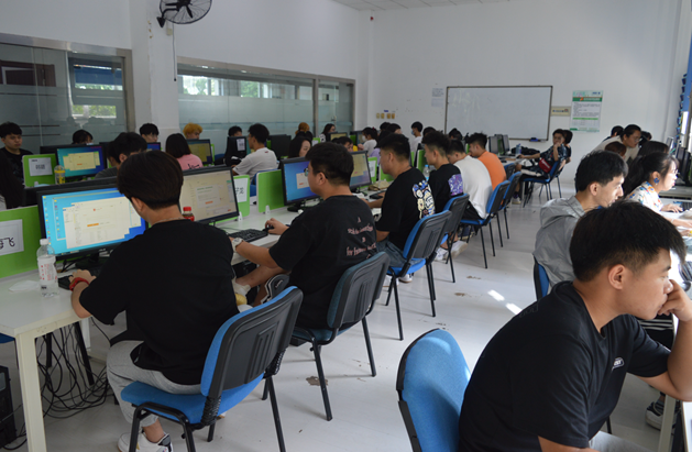 2021年遼寧省高校畢業(yè)生免費(fèi)專業(yè)轉(zhuǎn)換及技能提升培訓(xùn)簽約儀式