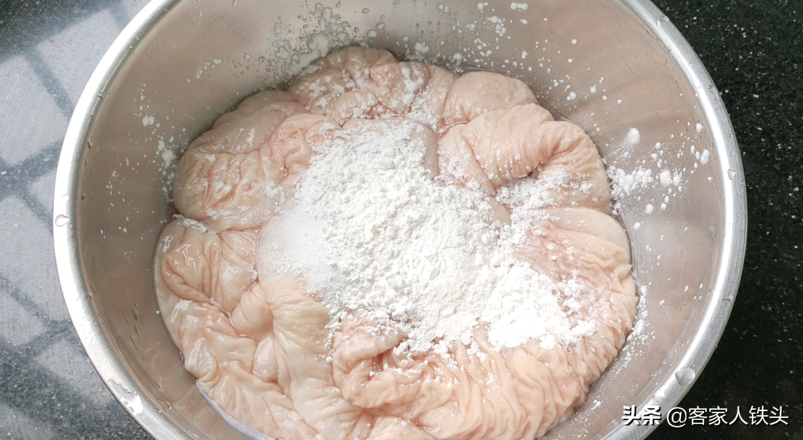 廣東人做肥腸確實好吃，掌握好3步，爽口不韌，孩子也越吃越愛吃