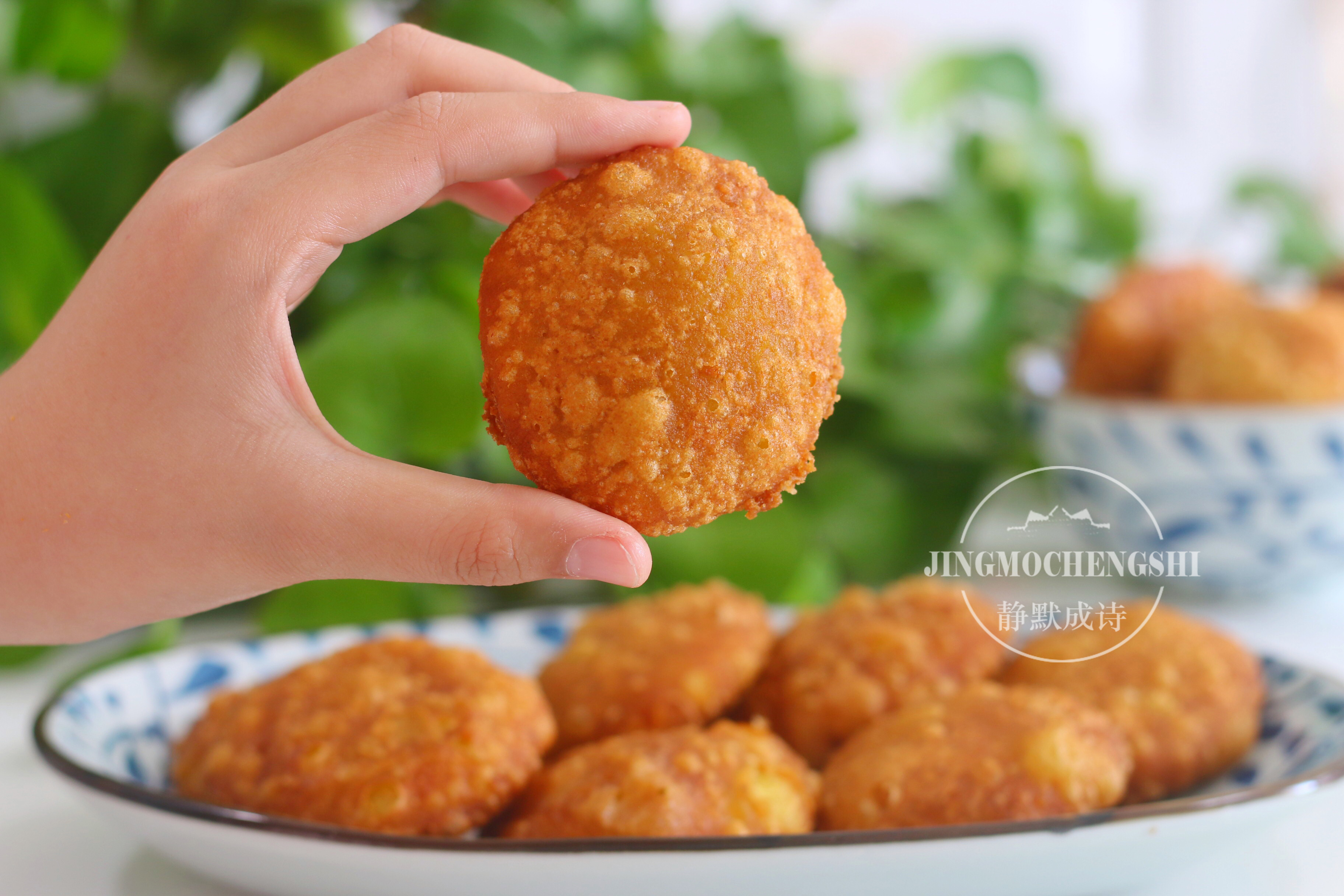 油炸糕的正確做法，不用酵母，不開裂不露餡兒，外酥裡糯吃不夠
