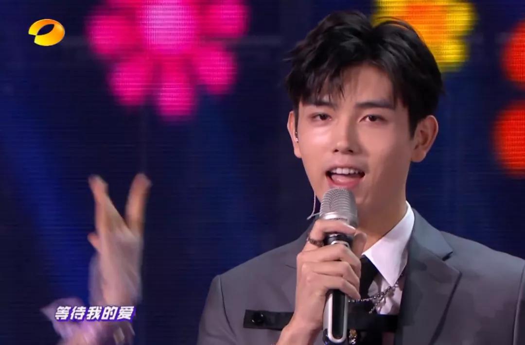 湖南跨年晚会暴露明星真实状态：谢霆锋素颜状