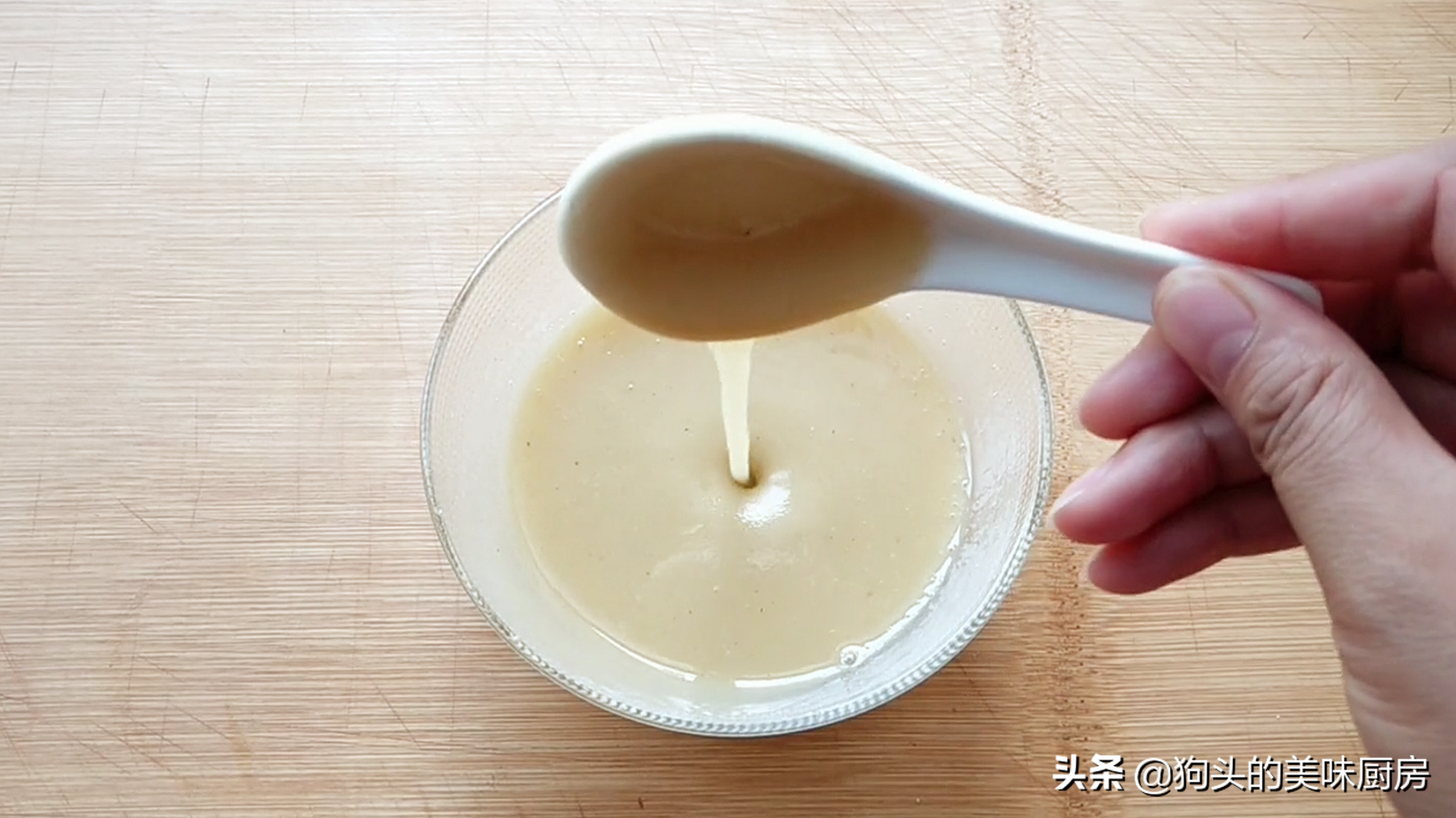 蔥油餅這樣做才外酥裡軟，和麵很關鍵，做對了比手抓餅還好吃