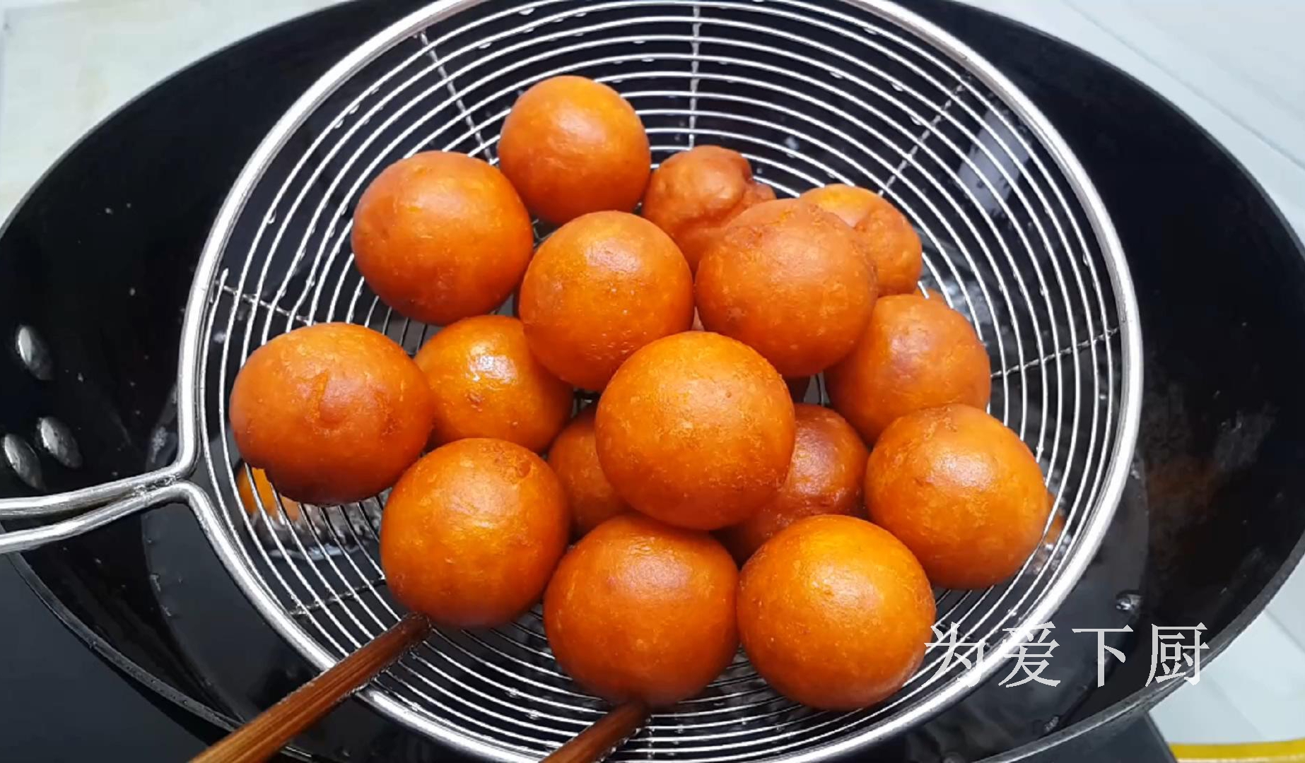 红薯这样做才好吃，加半碗糯米粉，个个焦脆又香甜，真的太香了