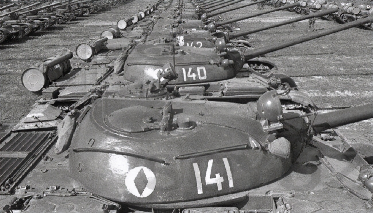 1969年大战一触即发，毛主席指示：中央领导人不