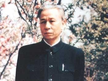 �������˴�ɱë�󶫣������ó�һ����������ϯ�������漴��������