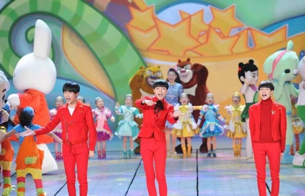 Wang Yuan 6 ascend spring late, take a child to be the same as stage show, status change leaves deep feeling