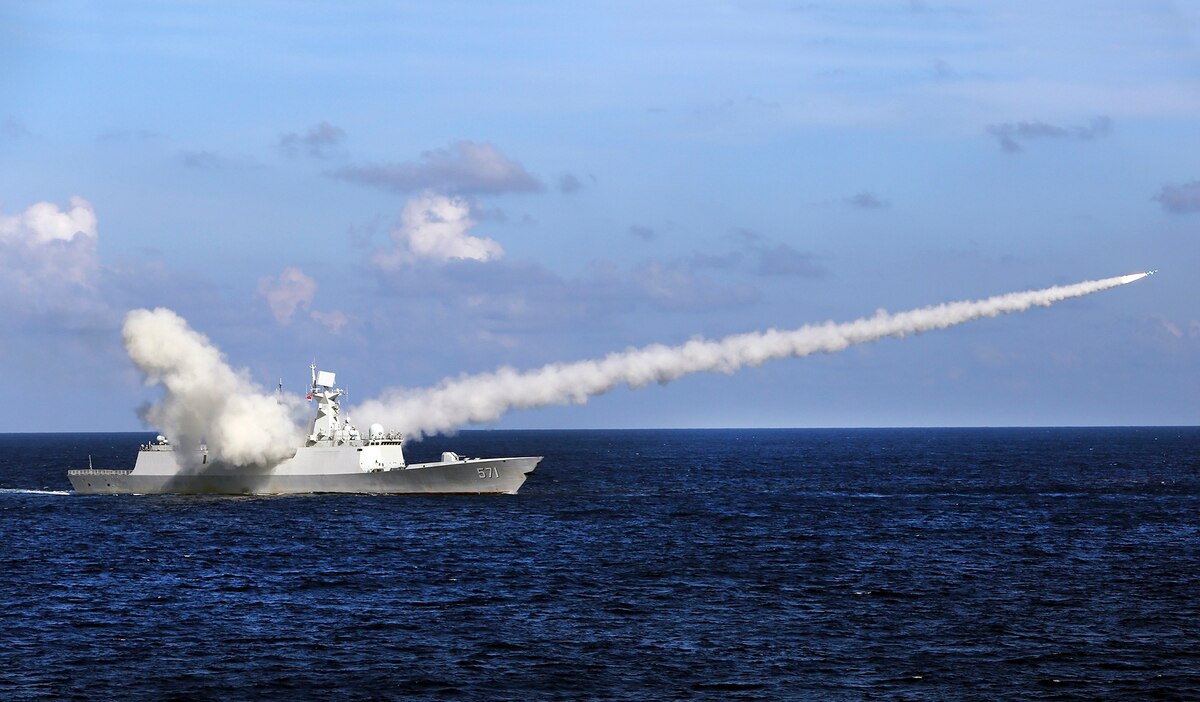 罕見！ 中國戰艦在台海追踪美艦，美軍高度緊張：擔心遭導彈襲擊