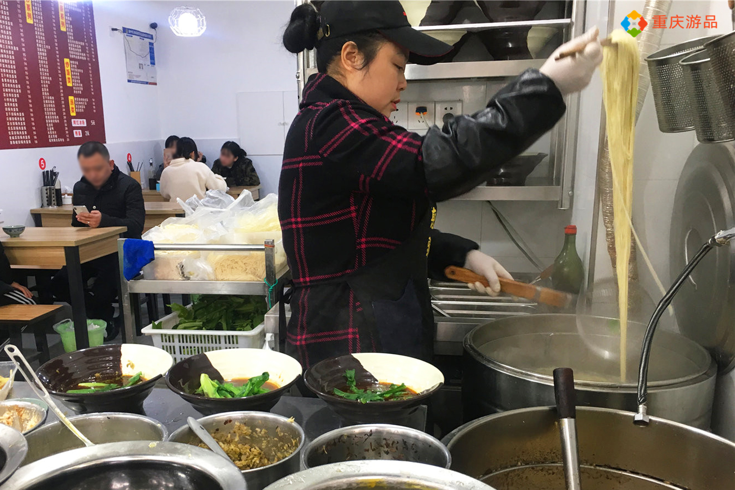 重庆小面为什么是早餐首选？在偏僻的巷子里，吃一碗就能明白