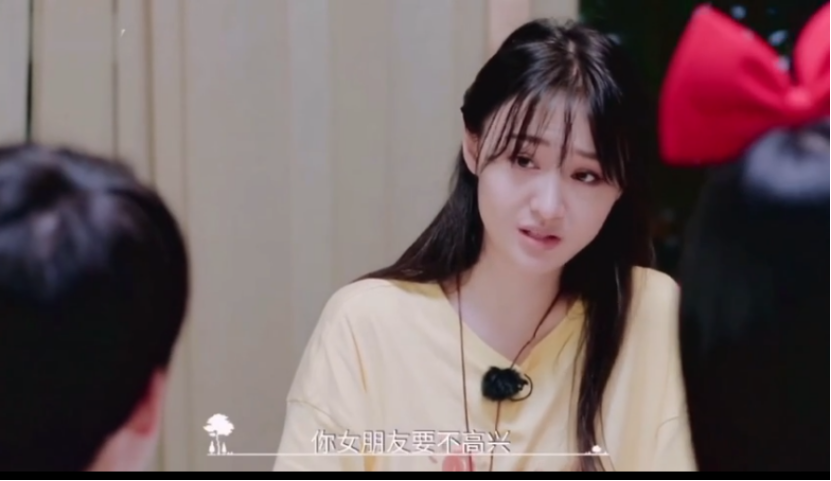 郑爽本性就是爱八卦，曾追问吴奇隆二胎，八卦男嘉宾私人向感情