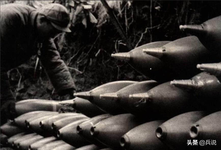 志愿军不顾轰炸，大炮推出工事直射坦克，美军
