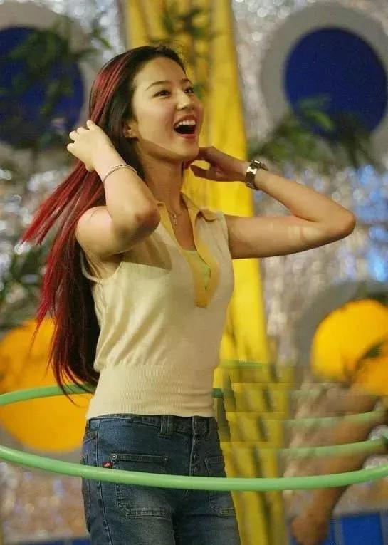 Liu Yifei new the title page of a thread-bound book challenges modelling of powdery golden hair, be not admitted to go out by ridicule become common, 