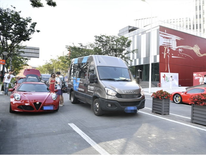 涂鴉秀！豪車巡游！中意文化周火熱開幕，依維柯歐勝閃耀魔都