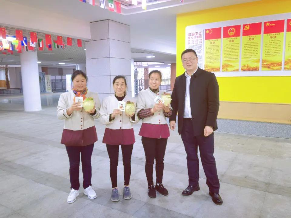 四川天府新区华阳小学老师的浪漫女神节