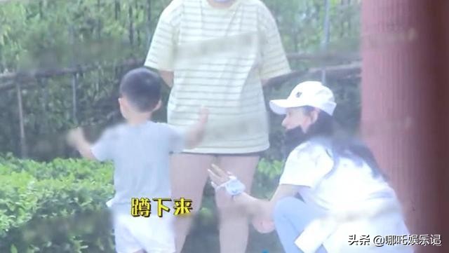 赵丽颖带儿子逛商场！想想正面首度曝光 母子各种小互动好有爱