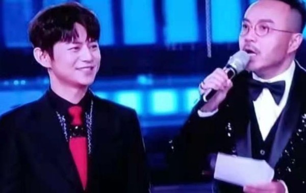 Does Hunan spring evening provoke controversy? Huang Ling plum poors holiday be exposinged to the sun is sung, year of compere is crossed to also see hand card before this