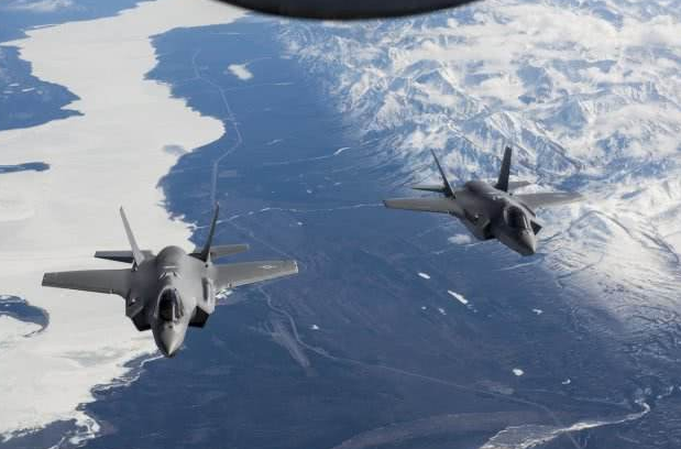 无视警告！美军18架F22战机直奔白令海，普京担心
