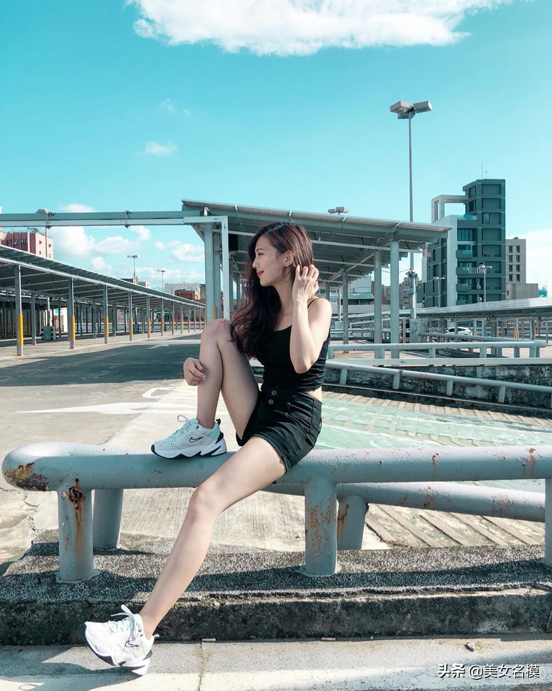 吊帶衫牛仔短褲，夏日最清涼又時髦的穿搭！