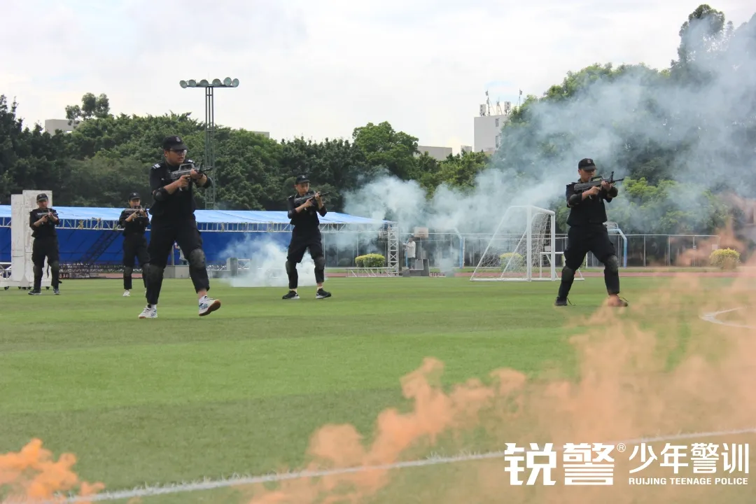 锐警少年警训夏令营：少年正路上，明日可期