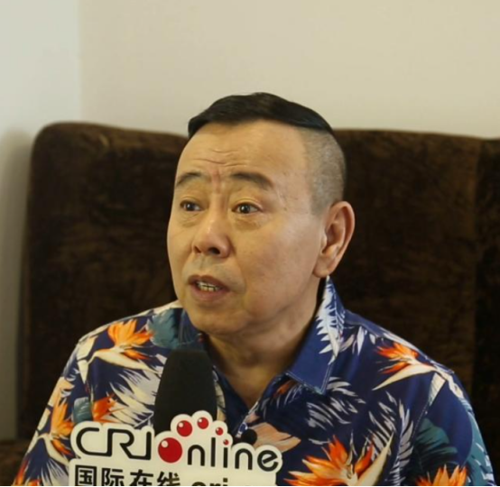 四次拒绝赵本山，转身拜了潘长江为师，当年的