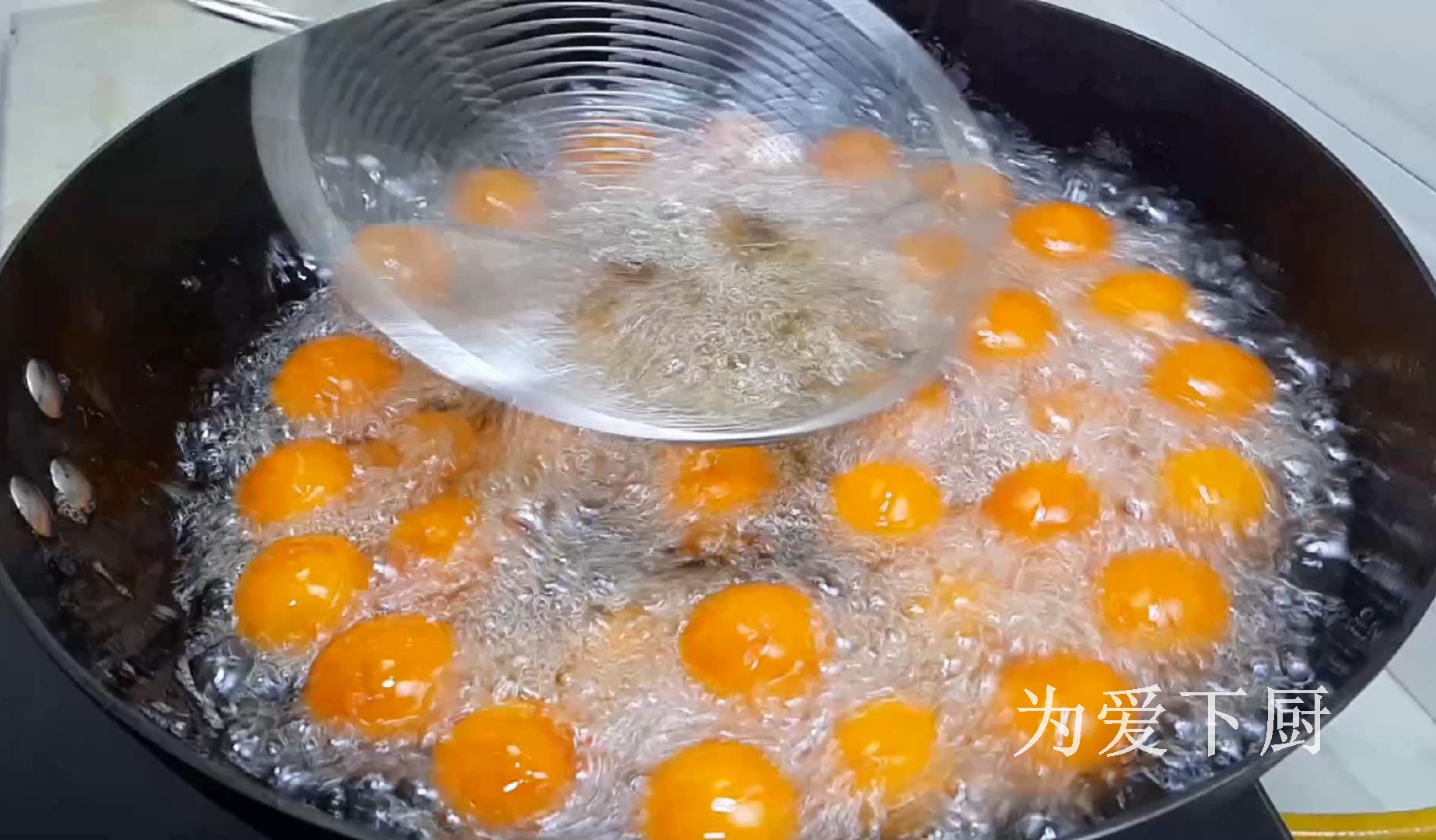 红薯这样做才好吃，加半碗糯米粉，个个焦脆又香甜，真的太香了