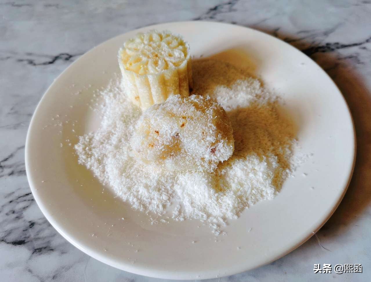 After autumn, eating yam is the most nourishing. Add a handful of sweet-scented osmanthus to make cakes. A bite is sweet and not greasy.
