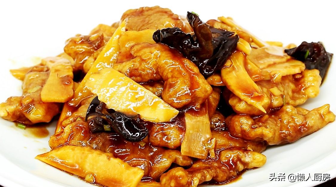 五花肉裹上澱粉糊，加一碗料汁炒，太下飯了，外皮想要更脆有竅門