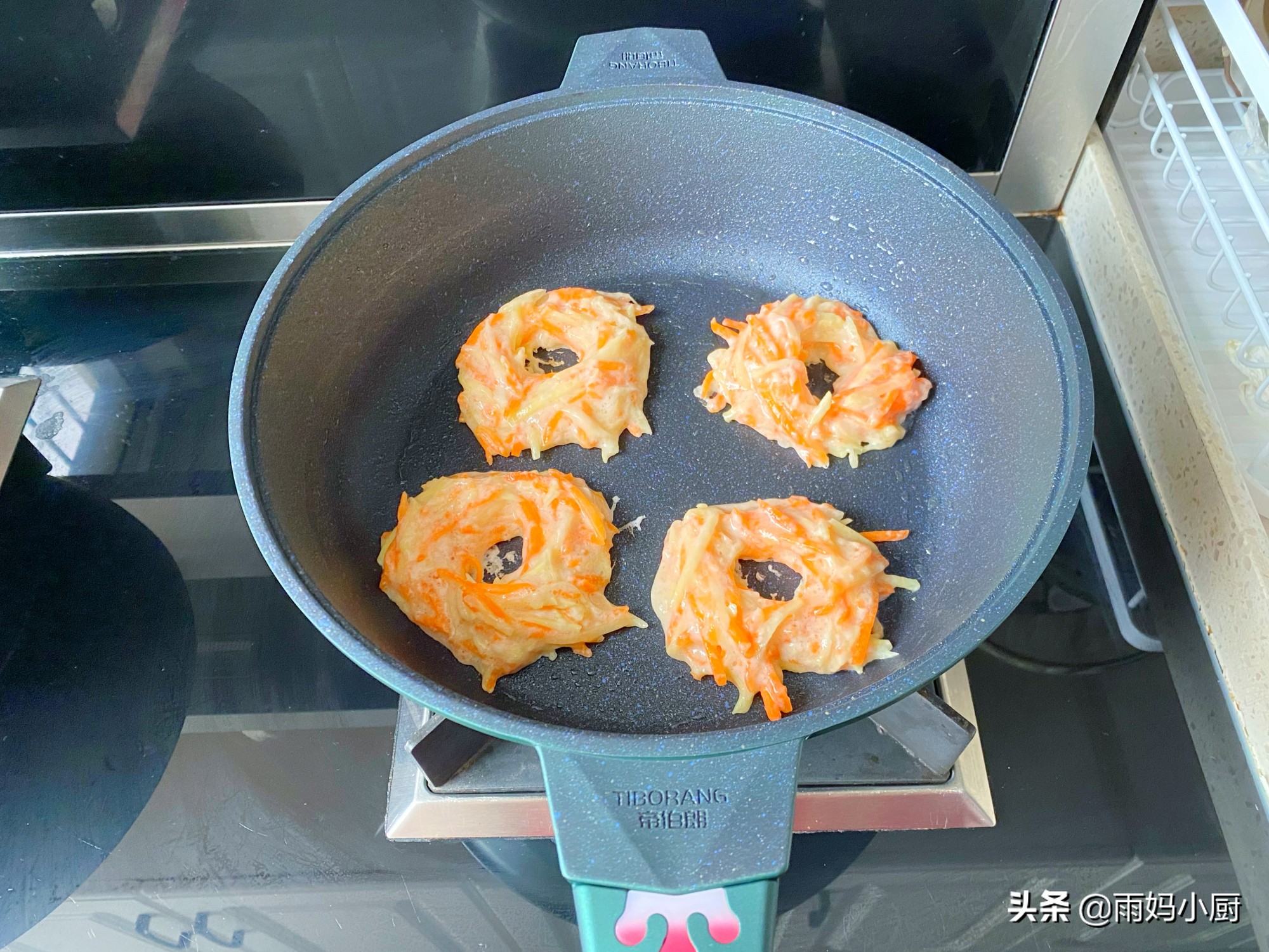 10分鐘快手窩蛋餅，金黃誘人又美味，用來當早餐營養加倍