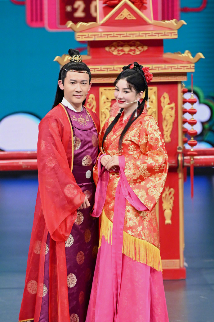 " on wrong bridal sedan chair is married to man " the reunion after 21 years, yellow Yi Lilin plays the part of ancient costume Jing is colourful, 