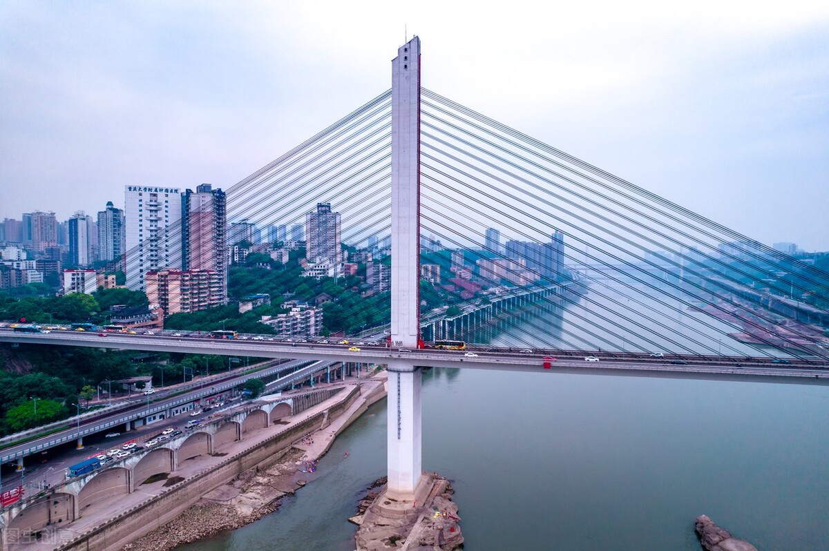 大家对它的印象就是8d魔幻城市,另外它还有很多别名:山城,巴渝,渝州