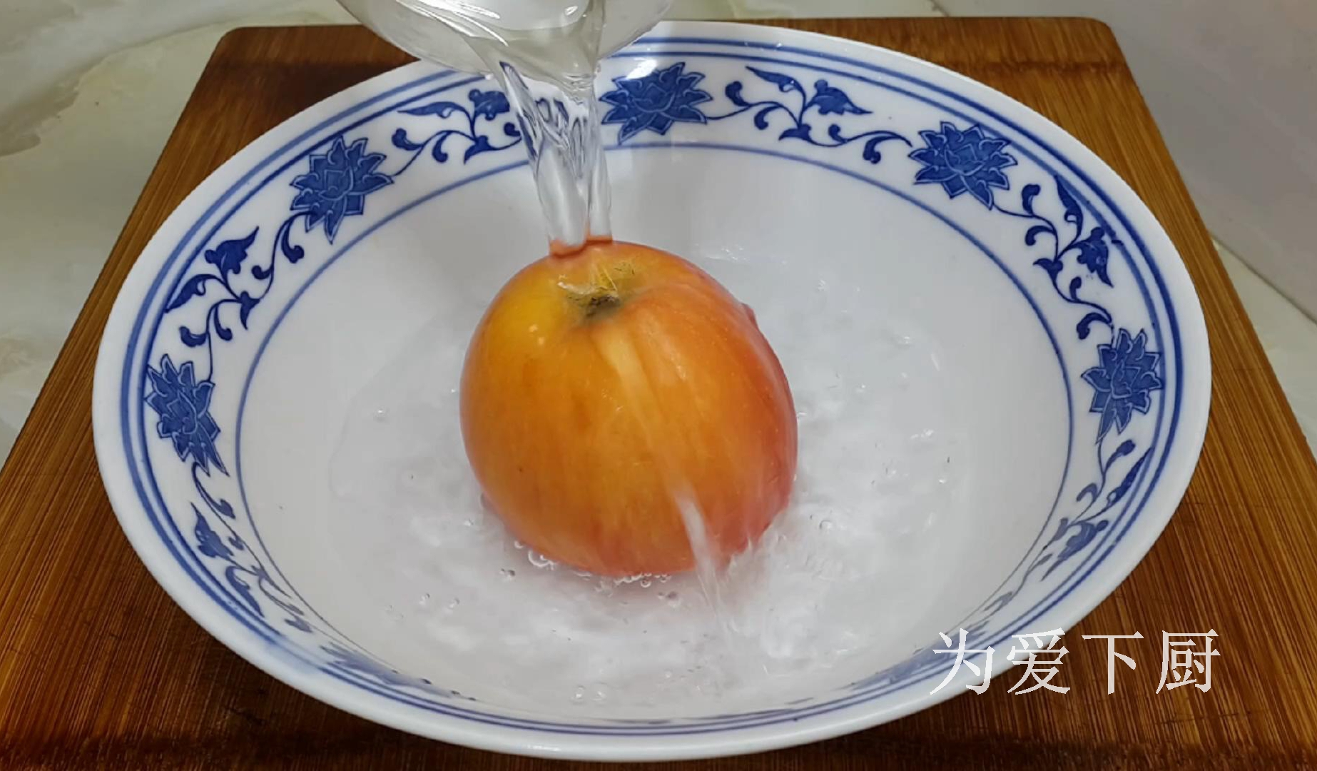 發糕別直接蒸著吃了，加2個蘋果，鬆軟香甜，保證孩子愛吃不挑食