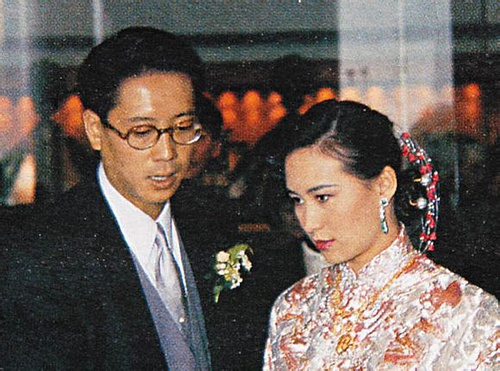 为何许晋亨和何超琼结婚花心依旧，和李嘉欣却