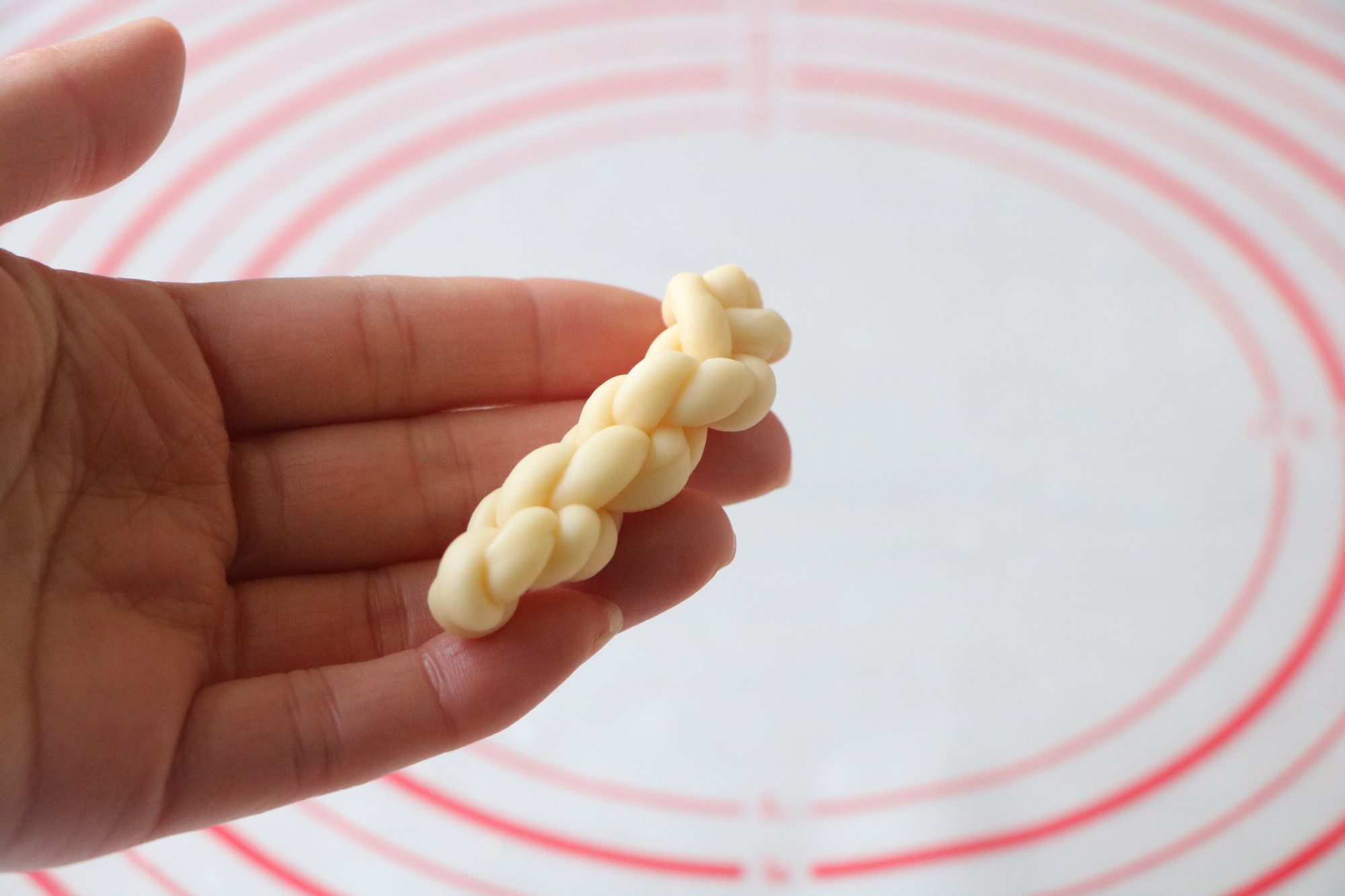 小时候，逢年过节必做的小零食，又酥又脆，制作简单，家人超爱吃