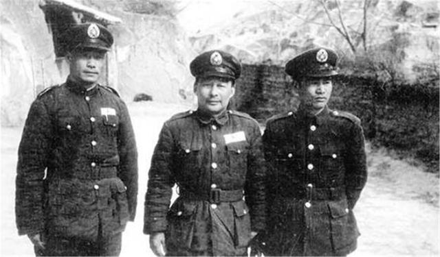 老父亲到部队去看儿子，让你们军长过来见我，