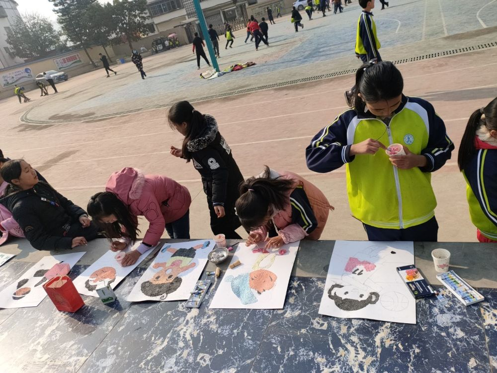 南充市高坪区阙家小学：开展纸艺社活动