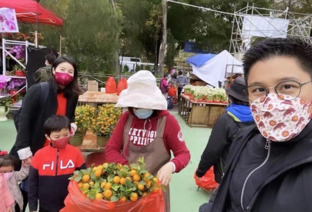 霍啟剛曝晶晶教仨孩子做作業會煩躁，否認因孩子教育與太太有摩擦