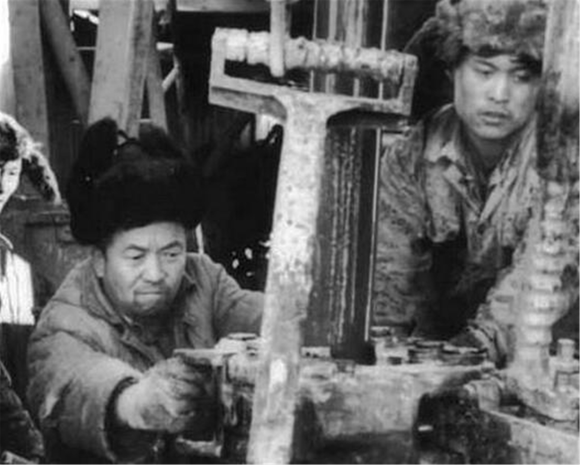 “铁人”王进喜47岁病逝，死后葬进八宝山，5个子女现状如何？