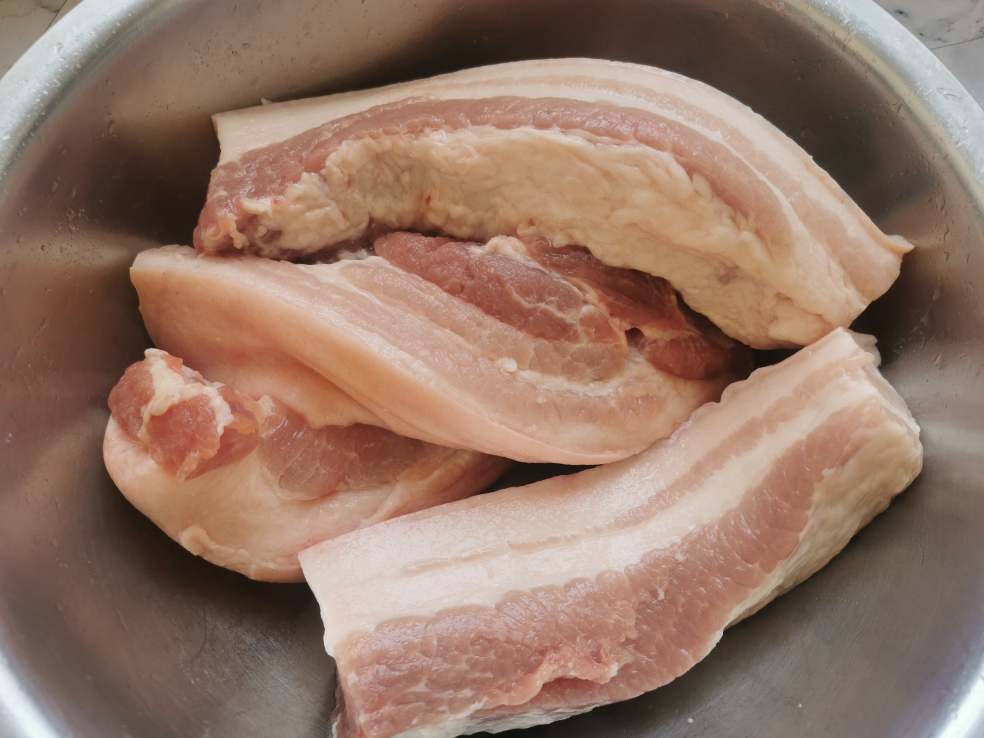 比臘肉好吃的醬油肉，簡單兩步就完成，無需煙熏，晶瑩剔透不油膩